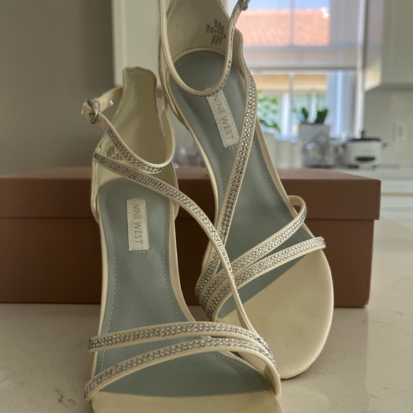 Nine West Irelynn Ankle Strap Ivory Sandals Size 6 - Picture 3 of 6